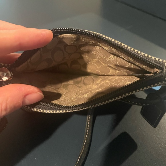 Coach checkered wristlet - Picture 4 of 8